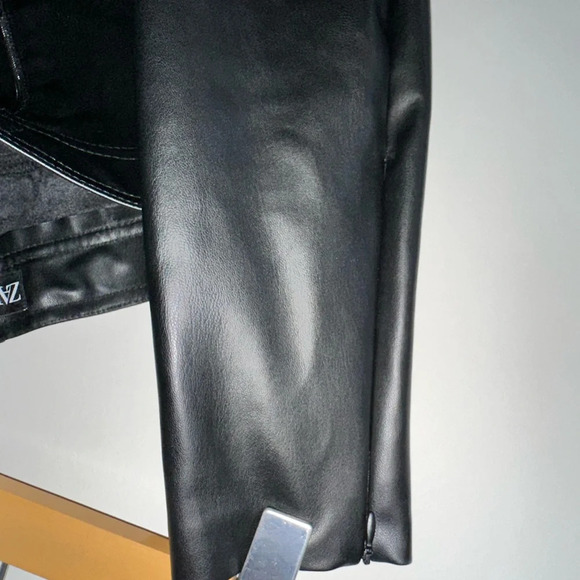 NWOT Zara faux leather pants with zipper on leg - Picture 2 of 4